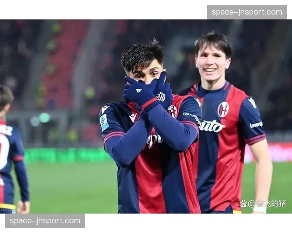 特写:重伤复出即献绝杀,博洛尼亚中场弗格森赛后泪洒赛场