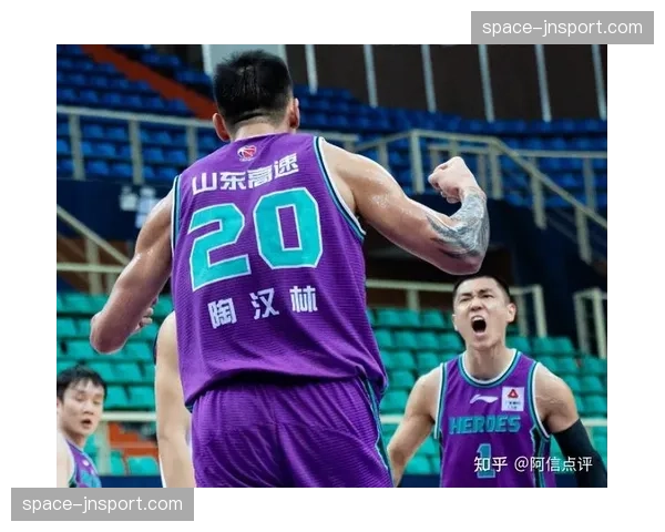 山东男篮黑马奇迹的背后，陶汉林与克里斯组成的禁区双塔防守体系剖析